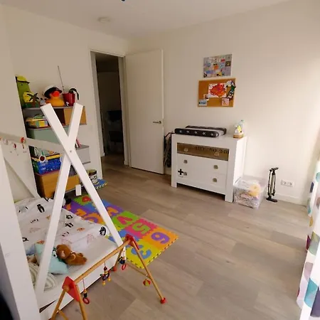 Apartment Family In Oost